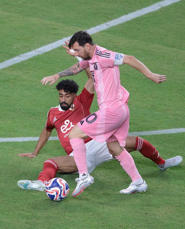 天博体育官方网站-国际足球比赛激情澎湃，惊险刺激引发热议(国际足球比赛视频)